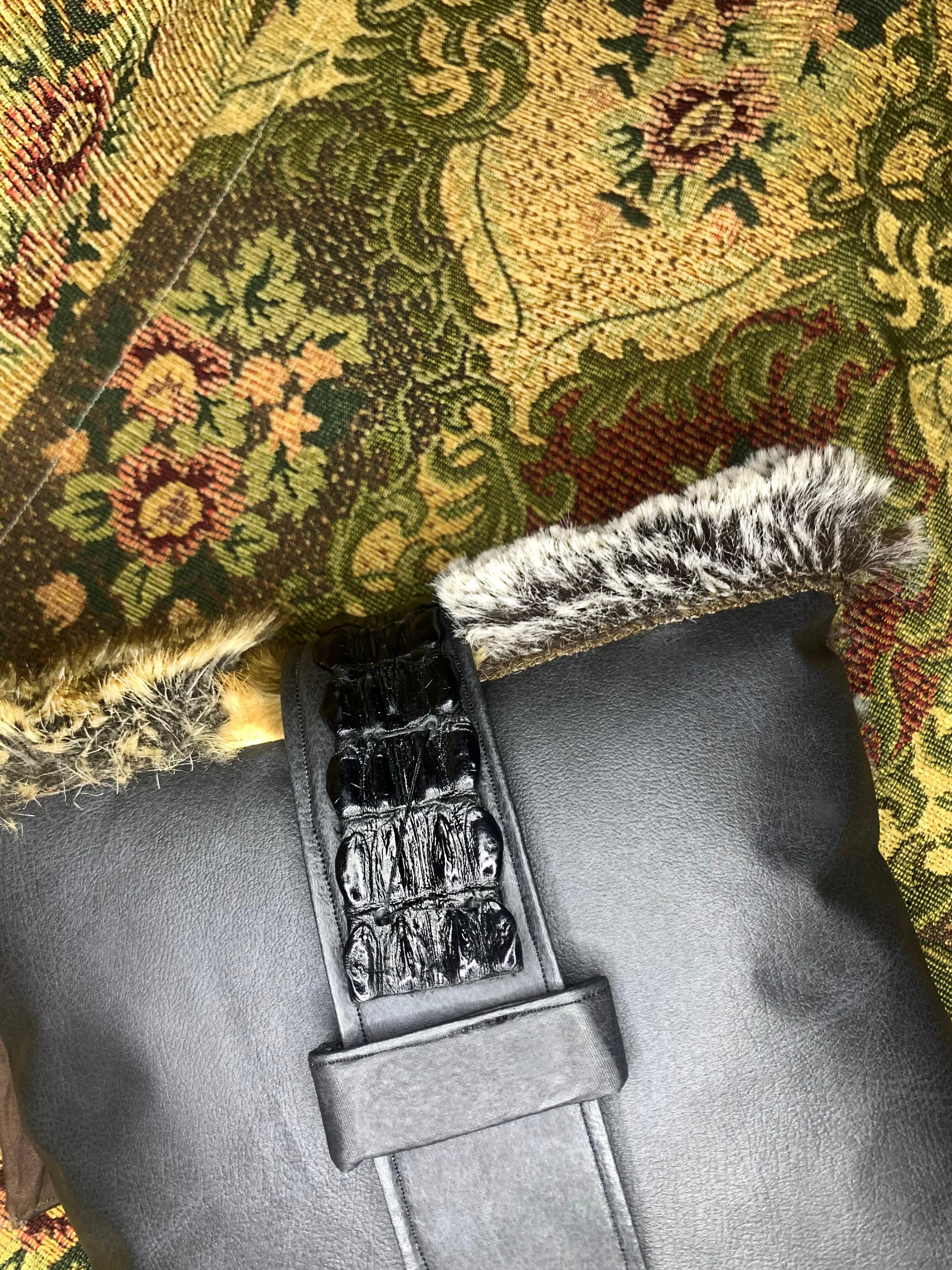 ONE OF ONE PEAREIZZ CLUTCH